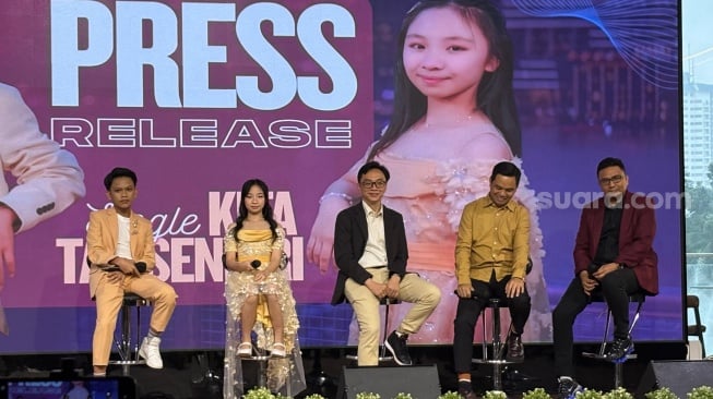 Farel Prayoga dan Etenia Croft dalam acara rilis lagu duet Kita Tak Sendiri di kawasan Senayan, Jakarta Pusat pada Kamis, 4 Desember 2025. [Suara.com/Tiara Rosana]