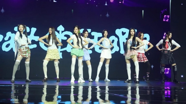 Hearts2Hearts di Spotify Wrapped Live Indonesia 2025 [Instagram/@officialrcti]