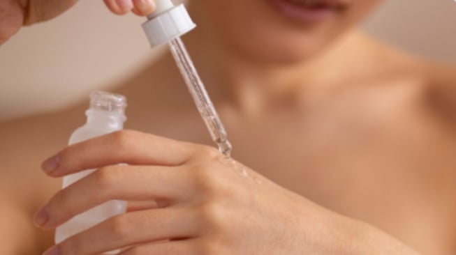 5 Serum Niacinamide dan Retinol Terbaik, Wajah Cerah dan Kencang di Usia 40 Tahun ke Atas