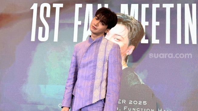 Aktor asal Thailand, Pond Ponlawit saat menggelar fan meeting perdananya di Citywalk Function Hall, Jakarta pada Minggu, 7 Desember 2025 [Suara.com/Sumarni]