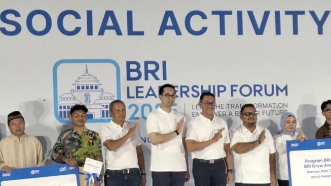 BRI Peduli Tanam 3.000 Pohon dan Bagikan Paket Sembako Senilai Rp1,5 Miliar di Bandung