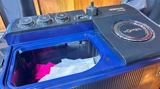 Reiwa Next Gen Twin Tub Washing Machine. (Suara.com/Dini Afrianti)