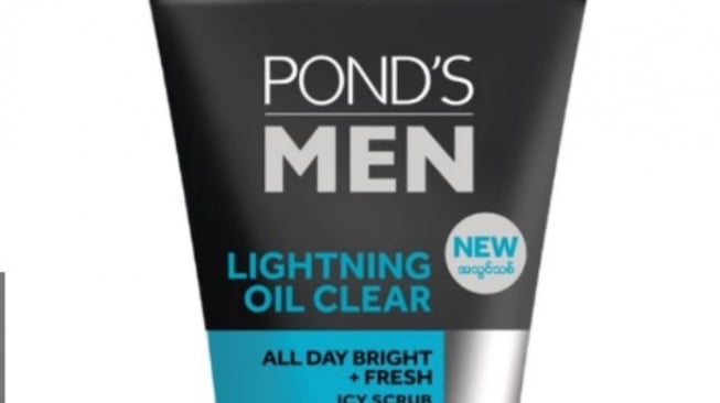 Pond's Men Lightning Oil Clear Facial Scrub. [Shopee]