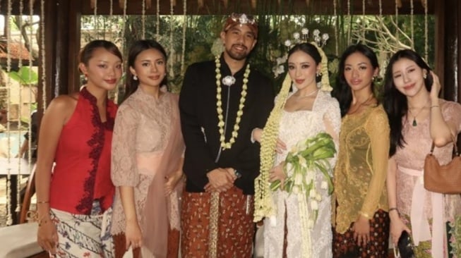 Siapa Suami Baru Amanda Zahra? Sosok Pria Bernama Adli dalam Balutan Adat Jawa