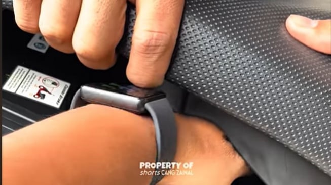 Bagasi Honda Vario 125 dibobol hanya menggunakan tangan (Youtube)