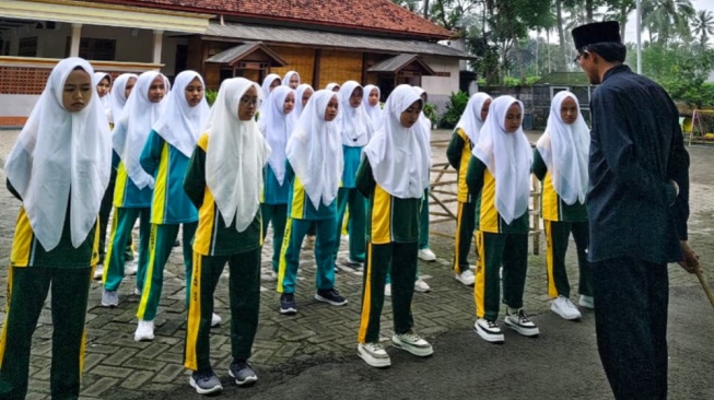 Tetap Junjung Etika, Stop Normalisasi Candaan Pakai Sebutan Nama Orang Tua