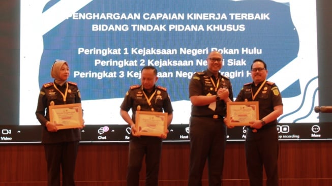 Kejari Siak Raih 3 Penghargaan Bergengsi 2025: Capaian Nyata Penegakan Hukum