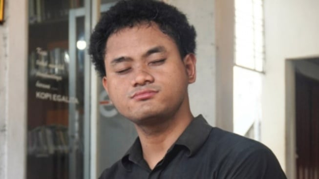 Kisah Akbar, Disabilitas Netra yang Berkelana di Ruang Sastra Tukar Akar