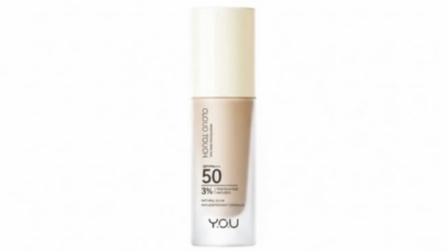 YOU Cloud Touch 3% Niacinamide Brightening Skin Tint (Shopee)