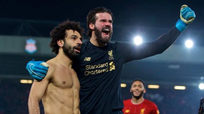 Mohamed Salah Ditinggal Sendirian di Liverpool, Alisson Becker: Saya Kasihan dengan Dia