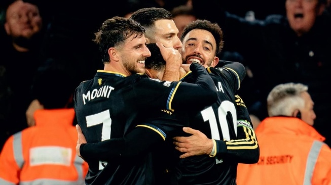 Manchester United Perkasa, Bantai Wolves 4-1 di Molineux