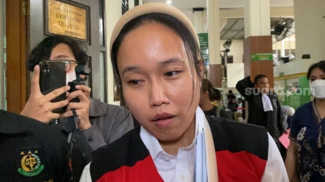 Fransiska Dwi Melani alias Melani, Direktur Mecimapro saat menjalani sidang eksepsi di Pengadilan Negeri Jakarta Selatan pada Selasa, 9 Desember 2025. [Suara.com/Tiara Rosana]