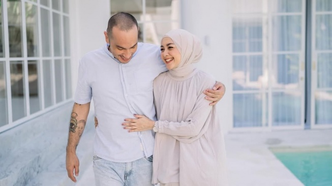 Bukan Cuma Pelukan Erat, Richa Novisha Ungkap Penglihatan Mengerikan sebelum Gary Iskak Meninggal