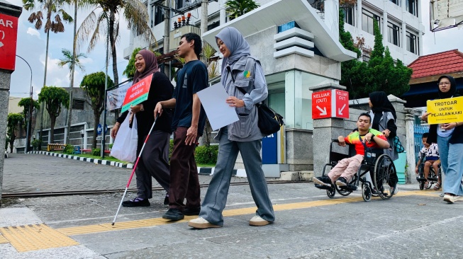 Trotoar 'Maut' di Tugu Yogyakarta, Pedestrian Jogja Belum Ramah Difabel