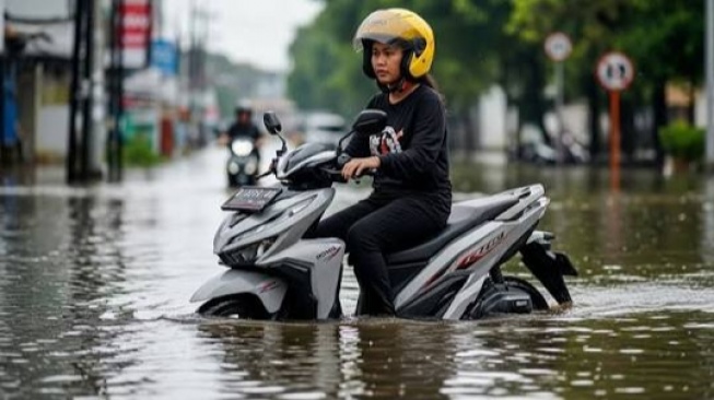 Motor Terendam Banjir? Cek Estimasi Biaya Perbaikan di Sini, Siap-siap Bawa Dompet Tebal!