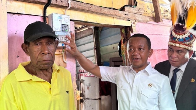 Ketika Rumah Arobi Akhirnya Terang: Kisah Haru di Balik Program BPBL