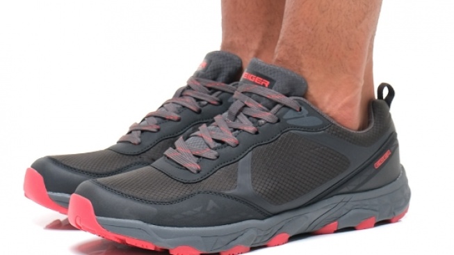 8 Sepatu Trail Running Lokal Terbaik: Harga Rp300 Ribuan Senyaman Produk Luar