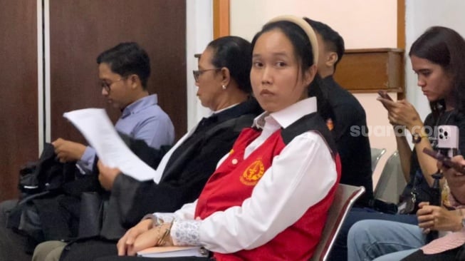 Memohon Agar Tak Ditahan ke Hakim, Melani Bos Mecimapro Menangis Saat Sidang