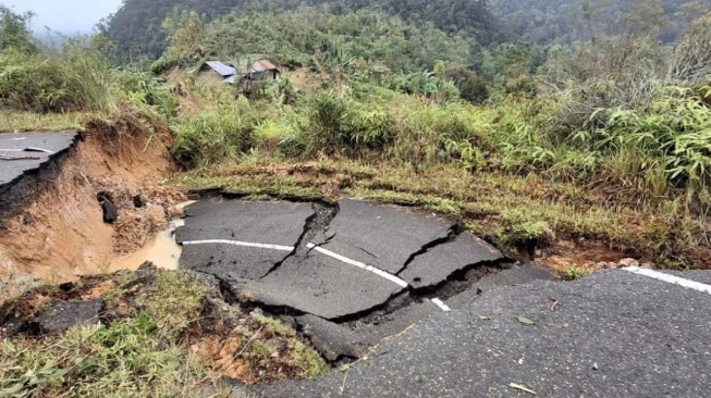 4 Jorong Terisolir di Palupuh Agam, Tanah Longsor Putus Total Akses Jalan Agam-Limapuluh Kota