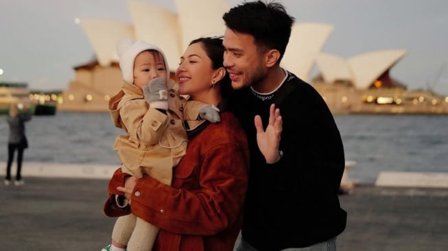 Jessic Mila ingin buru-buru nambah momongn dan rela menunda comeback-nya di dunia akting. [Instagram]