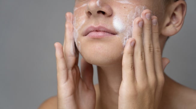 5 Sabun Muka Low pH yang Ideal untuk Membersihkan dan Menjaga Skin Barrier