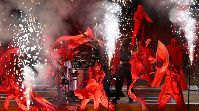 Sejumlah penari dan pemain perkusi tampil dalam pembukaan SEA Games 2025 di Stadion Rajamangala, Bangkok, Thailand, Selasa (9/12/2025). [ANTARA FOTO/Nova Wahyudi/sgd/foc]