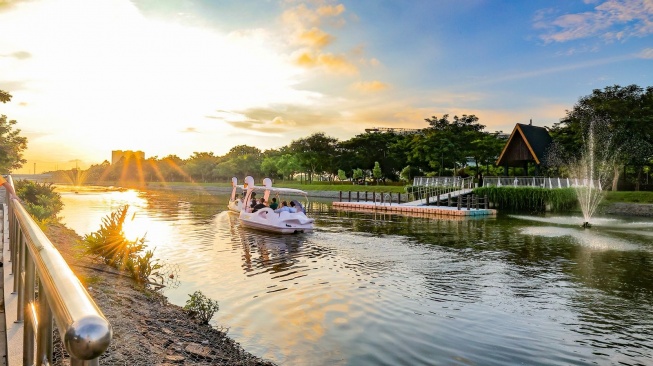 Dari Pantai Pasir Putih Hingga Karnaval Spektakuler: Intip Kemeriahan Akhir Tahun di Pesisir Jakarta