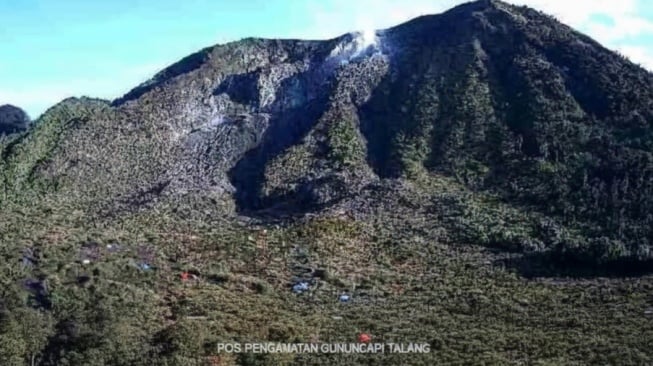 Gunung Talang Solok Berstatus Waspada, Warga Diminta Jauhi Kawah