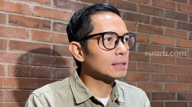 Dude Harlino ditemui di Tebet, Jakarta Selatan pada Rabu, 10 Desember 2025. [Suara.com/Rena Pangesti]