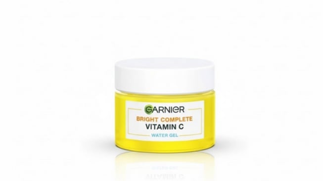Garnier Bright Complete Vitamin C Water Gel Moisturizer (Shopee)