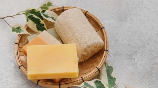 5 Rekomendasi Sabun Cuci Muka Batangan untuk Memutihkan Kulit Berjerawat, Tidak Bikin Kering