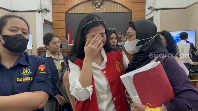 Tangis Laras Faizati Pecah di Pengadilan, Merasa 'Diselamatkan' Saksi Ahli UI