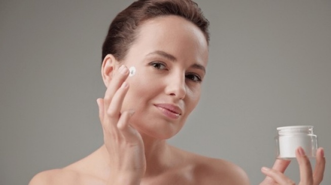 5 Rekomendasi Skincare Terbukti Paling Ampuh Atasi Flek Hitam di Usia 35 Tahun