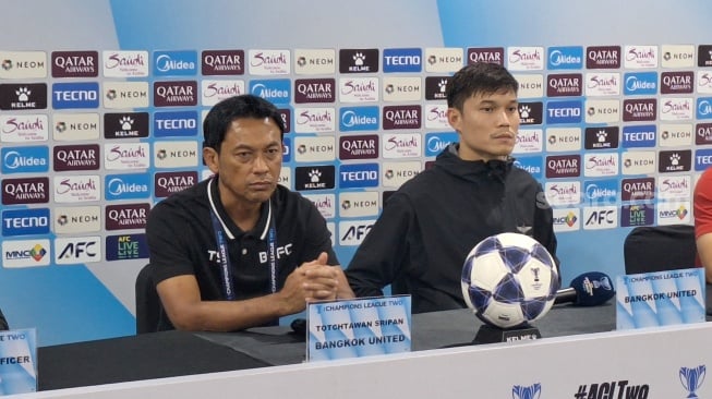 Gagal Raih Poin, Pelatih Bangkok United Kecewa dan Puji Penampilan Persib