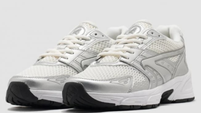 8 Pilihan Merek Sepatu Lokal yang Murah dan Awet untuk Berbagai Aktivitas