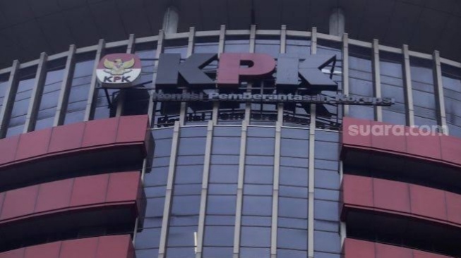 KPK setelah Revisi: Dari Macan Anti-Korupsi Jadi Kucing Rumahan?