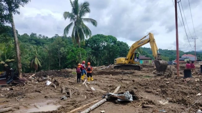 Pencarian Korban Banjir Bandang Agam Diperpanjang 15 Hari, Tim Gabungan Kerahkan Alat Berat
