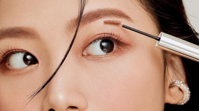 5 Rekomendasi Pensil Alis Bikin Wajah Cantik Sempurna