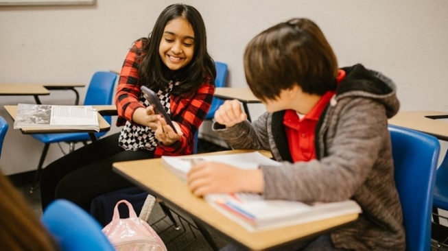 Ketika Meme Menjadi Senjata Bullying Digital: Batas Antara Lucu dan Melukai