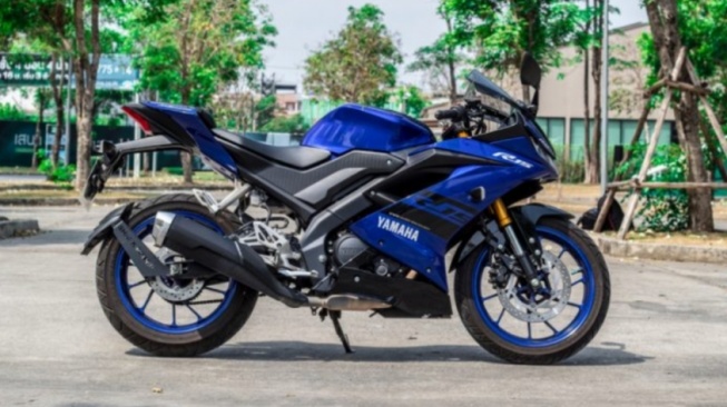 Cocok Buat Pencari Obat Ganteng: Motor Bekas Yamaha R15 Dibanderol Lebih Murah dari HP Poco