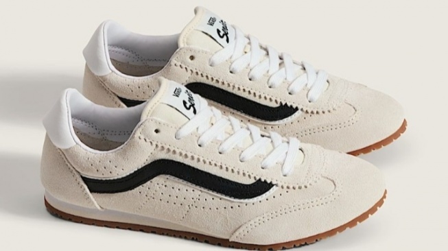 5 Pilihan Sepatu Vans Ori yang Diskon di Foot Locker, Harga Jauh Lebih Murah