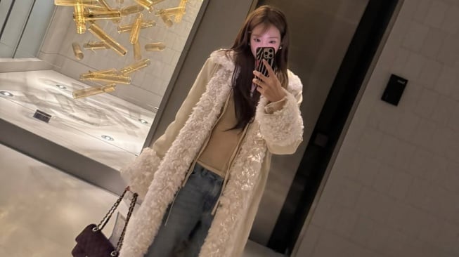 Outfit Tiffany SNSD (IG/@tiffanyyoungofficial)