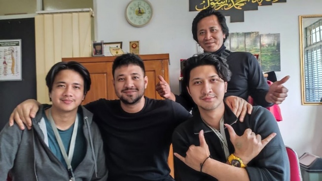 Pecah Telor! Aditya Zoni dan Panji Zoni Perdana Akting Bareng di Film Rajah
