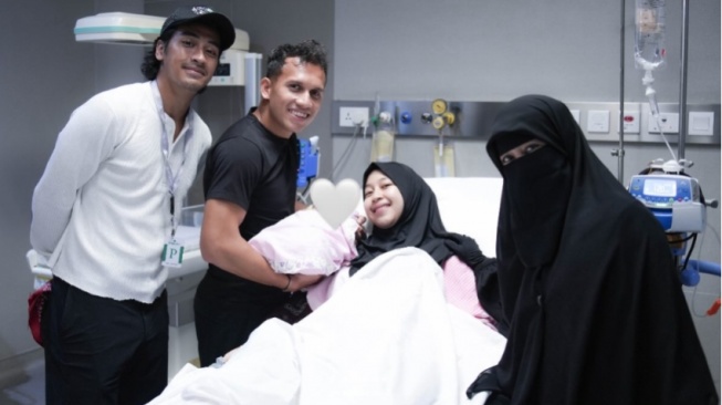 Sosok Ustaz Jefri Al Buchori "Hadir" di Momen Kelahiran Anak Pertama Adiba Khanza