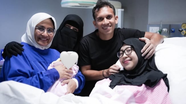 Adiba Khanza dan Egy Maulana Vikri tampak bahagia menyambut anak pertama mereka. [Instagram]