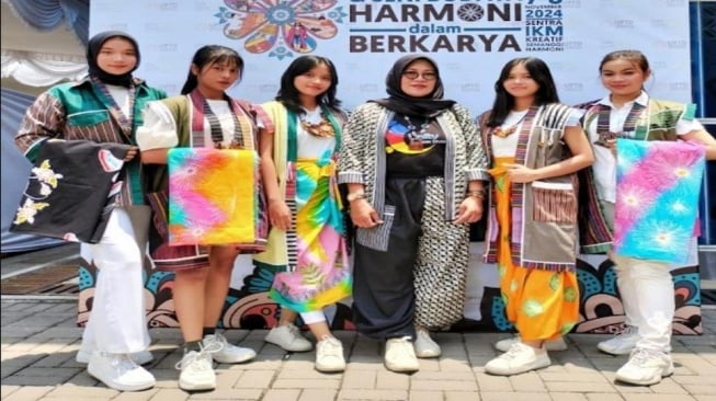 BRI Berdayakan Ibu Rumah Tangga di Surakarta Jadi Pengusaha Fashion Premium