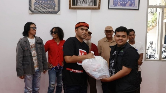 Asrama Mahasiswa Aceh di Tembalang Mendadak Haru Biru, Haji Suryo dan Slank Bawa Bantuan