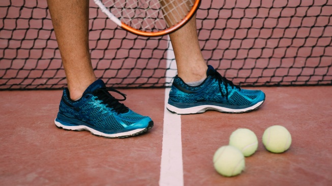 Apa Beda Sepatu Padel dan Tennis? Ini 7 Rekomendasinya