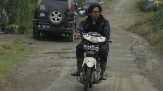 Bukan Toyota Supra, Ferry Irwandi Justru Pilih 'Supra Bapa' Tembus Area Terisolasi