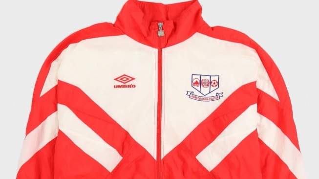 Rekomendasi Jaket  Suporter Timnas Indonesia: Tampil Gaya, Nyaman, dan Identik Merah Putih